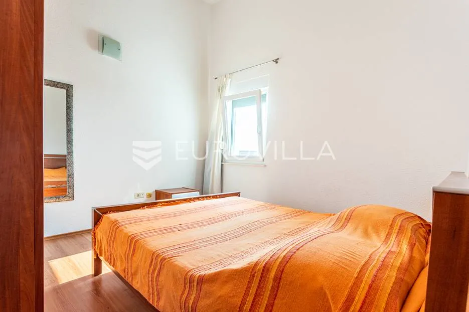 vinišće, kuća s s bazenom i 6 apartmana uz zemljište 1.000 m2 - slika 29