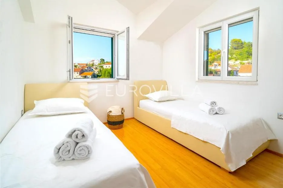 brač, splitska, kuća ukupne površine 170 m² - slika 10