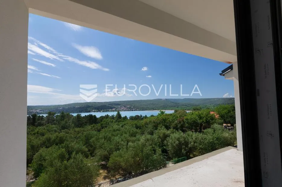 otok krk, čižići, trosoban stan 200 m od mora, novogradnja - slika 4
