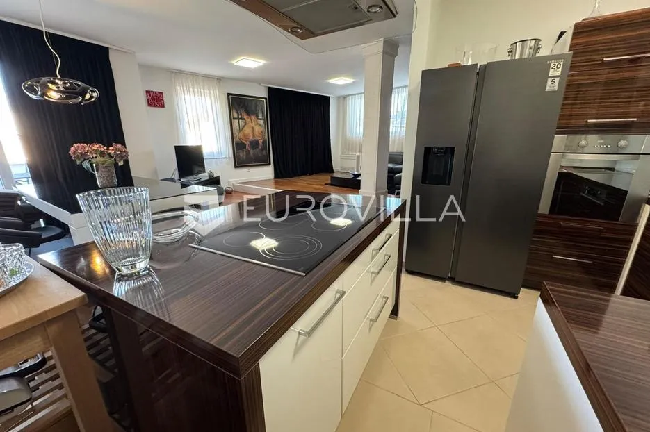 brač, bol, luksuzni penthouse u centru mjesta i građevinsko zemljište s dozvolom - slika 6