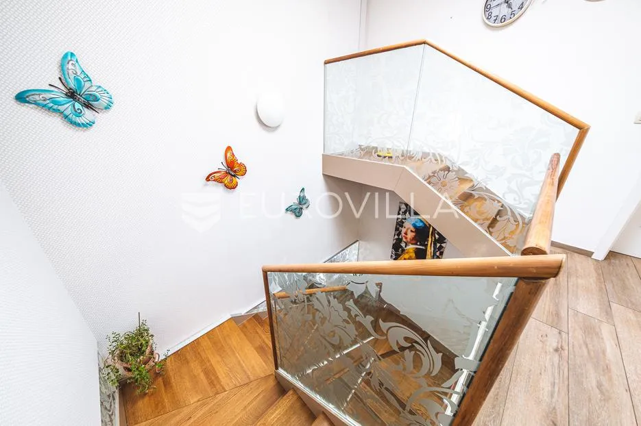samobor, prekrasna moderna kuća 301 m² - slika 11