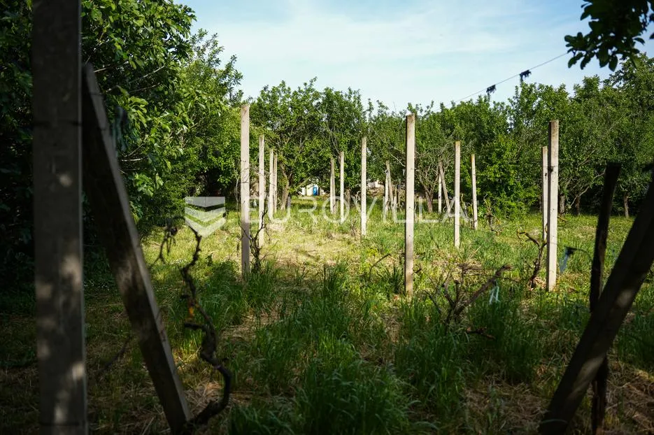 tovarnik, izuzetna prilika, prostrana kuća s tri stana i okućnicom od 1.949 m² - slika 23