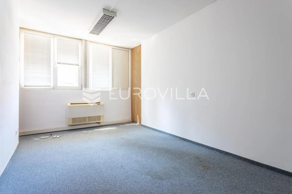 split, zvonimirova ulica, prostran ured 162 m² - slika 12