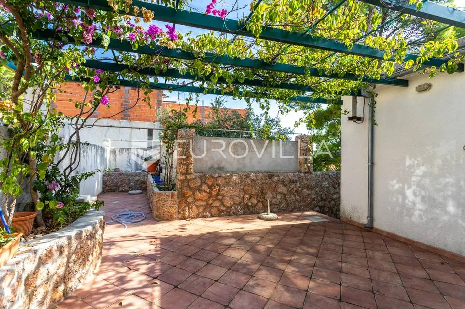 hvar, lijepa kuća na južnoj strani otoka 1.red uz more - slika 5