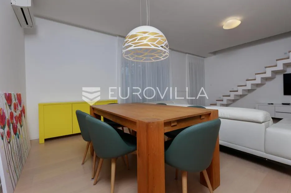 rijeka, donja vežica, peterosobni stan 186 m², dva balkona, parking - slika 4