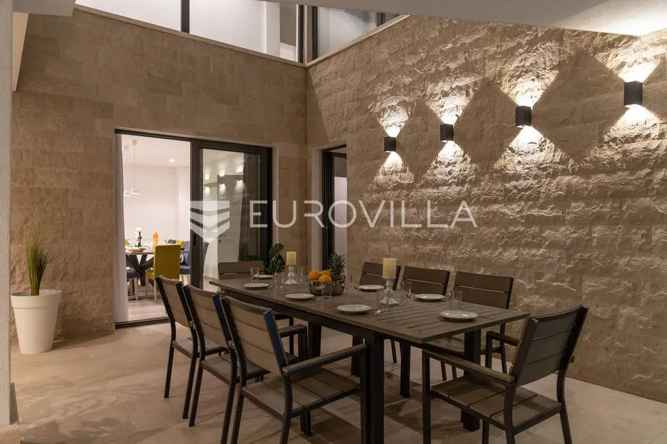 trogir, luksuzna vila s bazenom, nkp 368 m2 - slika 74