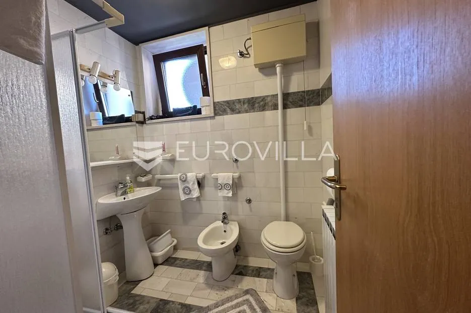 štinjan, prekrasna kuća u nizu s vrtom i pogledom more 300 m² - slika 38