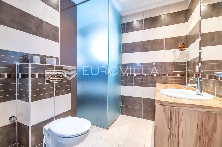 zagreb, pantovčak, lijep trosoban stan s balkonom 99 m² - slika 6