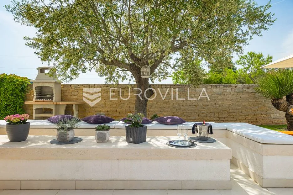 rovinj, rovinjsko selo, prekrasna villa s wellnessom i bazenom, 224 m² - slika 14
