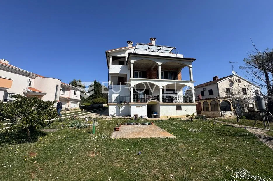 istra, rovinjsko selo, dva stana u roh bau fazi i okućnica 591 m² - slika 2