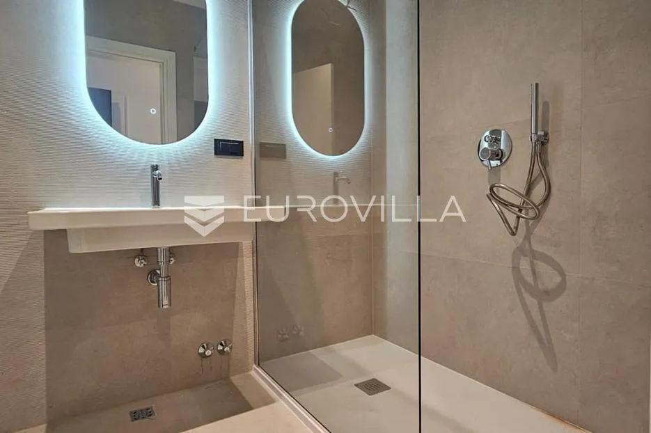 kaštel stari, trosoban stan 101 m²,velika terasa, zgrada s lifrom i garažom - slika 6