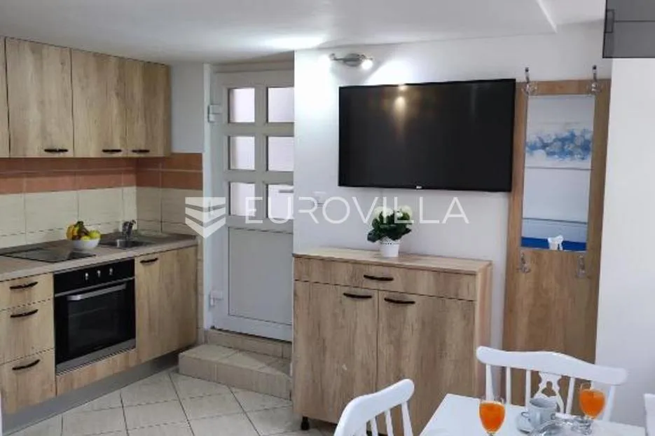 kaštel stari, lijep studio apartman za najam - slika 1