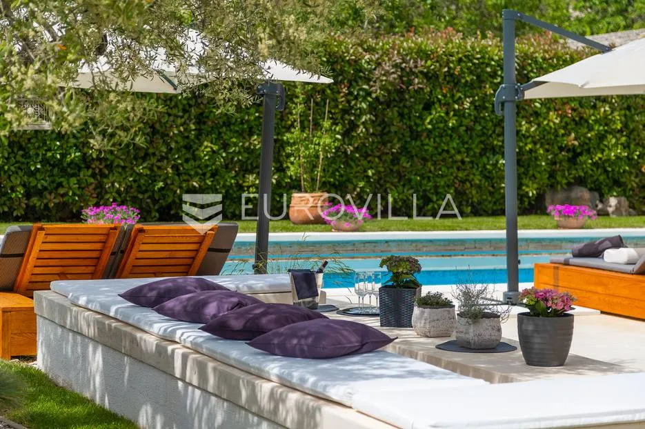rovinj, rovinjsko selo, prekrasna villa s wellnessom i bazenom, 224 m² - slika 28