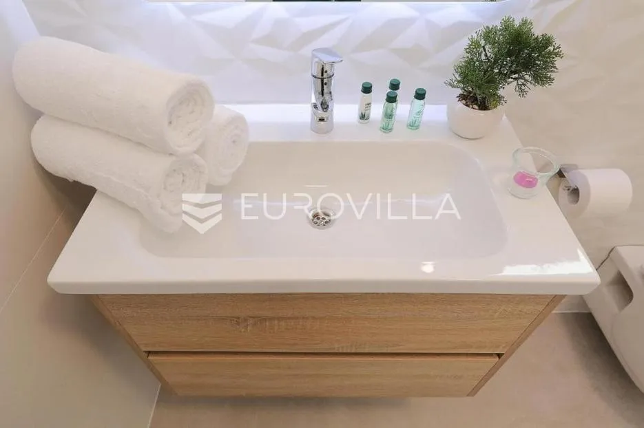 zaton, nin, luksuzna vila s bazenom i jacuzzijem - slika 42