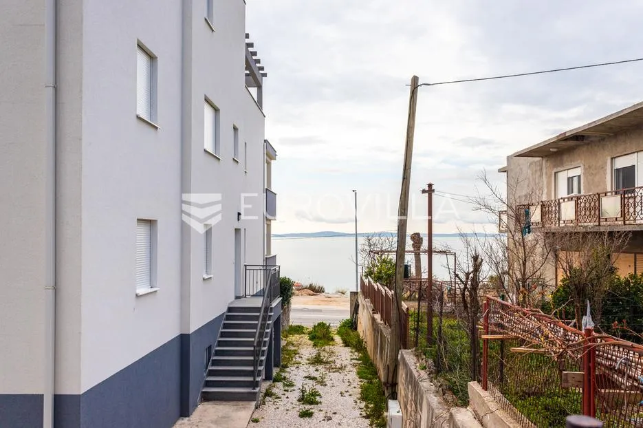 podstrana, dvosoban stan u prizemlju s dvorištem blizu plaže - slika 18