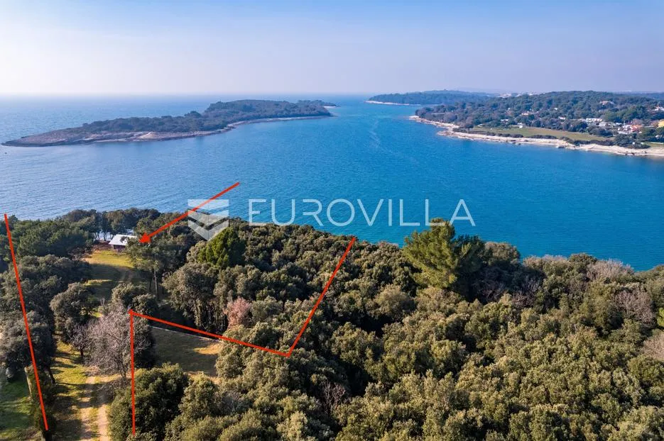 istra, banjole zemljište 2700 m2 prvi red do mora s dva legalizirana objekta 67 m2 i 24 m2 - slika 2