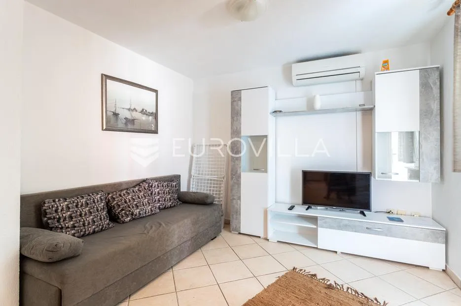 brač, milna, samostojeća kuća s četiri apartmana - slika 18
