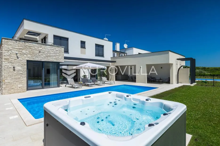 istra, brtonigla, moderna vila s bazenom i jacuzzijem - slika 8