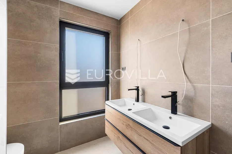 istra, poreč, novogradnja, prostrani penthouse sa krovnom terasom, odlična lokacija - slika 33