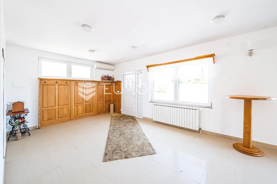 oroslavlje, stambeno poslovni objekt 1861 m² na predivnoj lokaciji - slika 14
