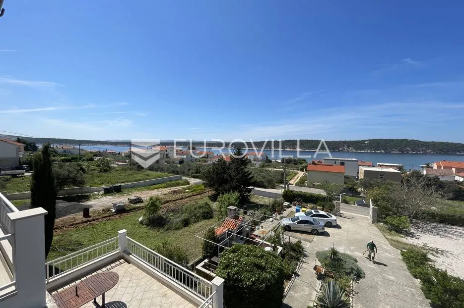 otok rab, barbat, villa sa pet apartmana 500 m² s bazenom - slika 11