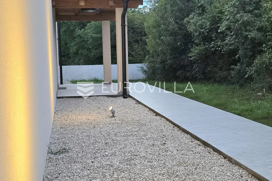 istra, svetvinčenat, moderna vila s bazenom i pogledom na prirodu - slika 26