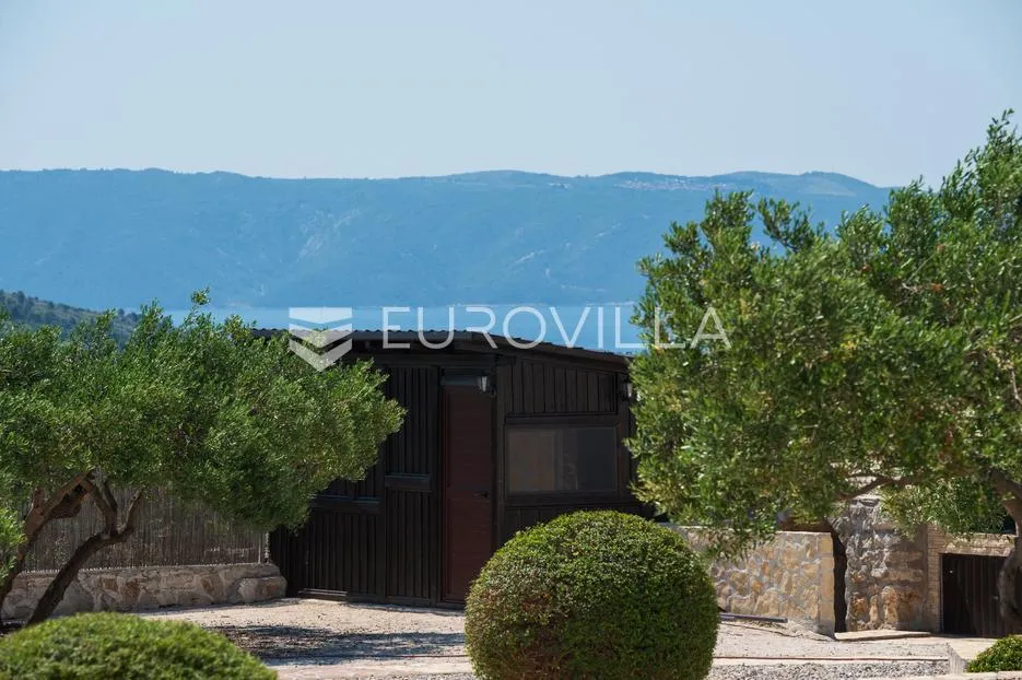 brač, milna, predivno uređeno imanje s predivnim pogledom na more - slika 9