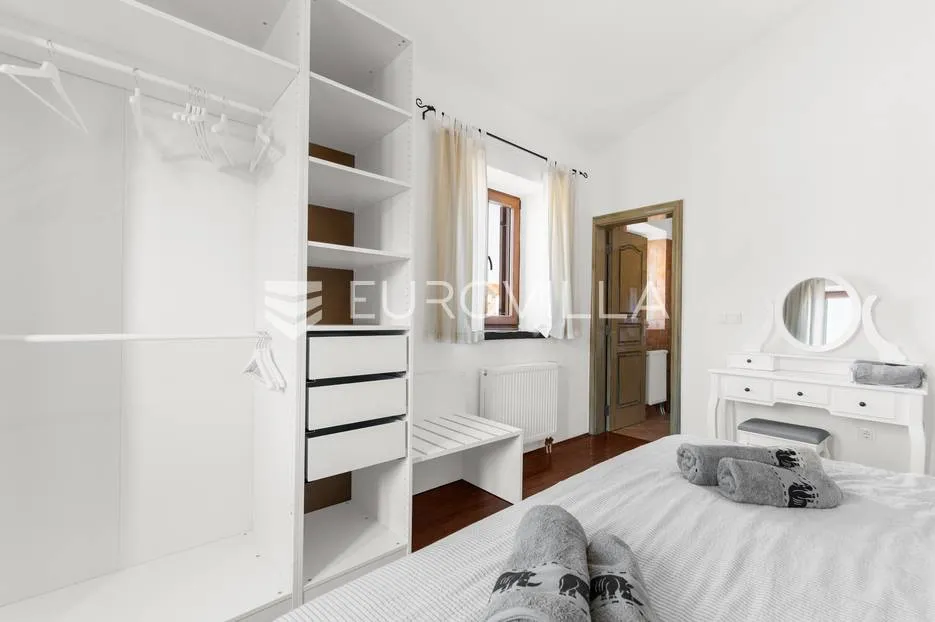 istra, svetvinčenat, prekrasna kamena katnica s bazenom 32 m² i jacuzzijem, 155 m² - slika 32