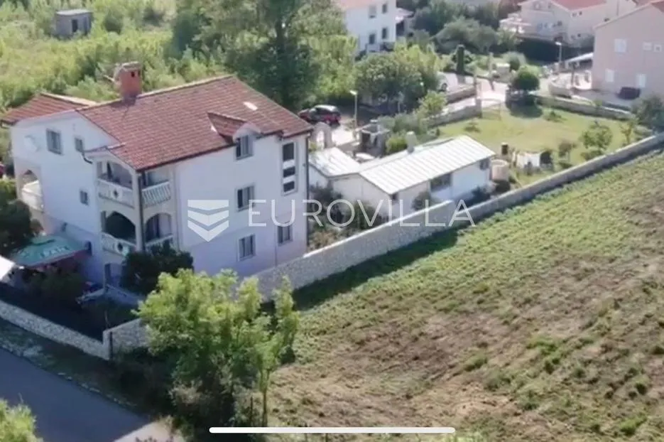 zadar, vrsi, lijepa kuća s apartmanima i vrtom - slika 4