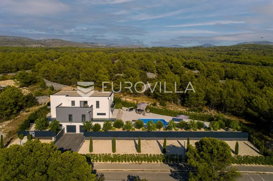 šibenik, vila s bazenom, saunom i vrtom dostupna od kolovoza - slika 4