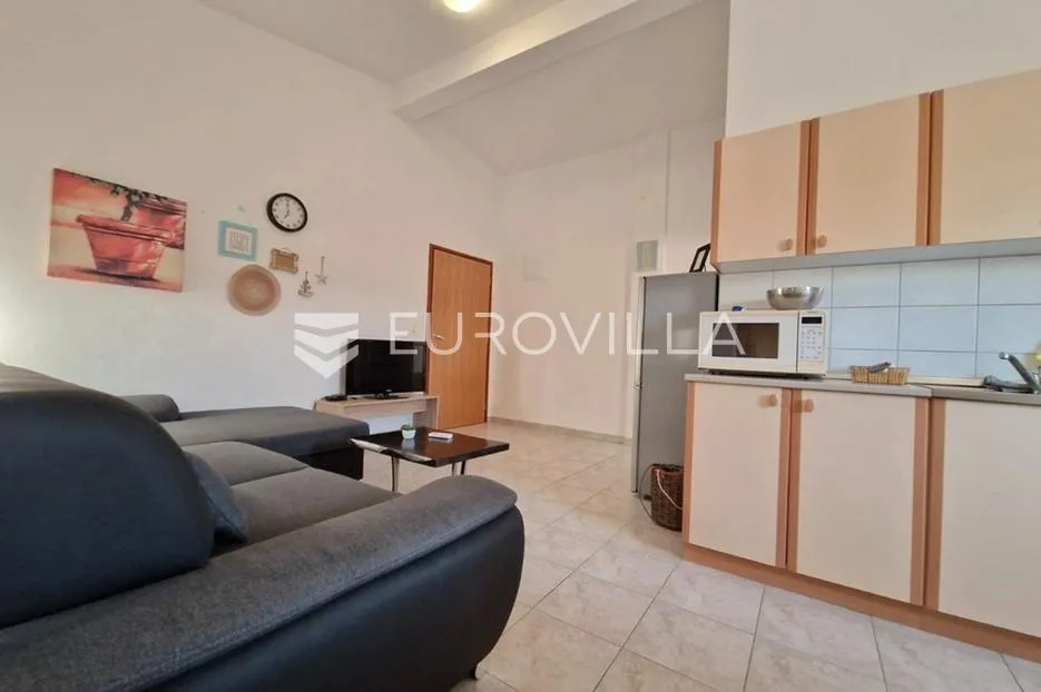 vir, dva apartmana na 1. katu s pogledom na more, 110m od plaže - slika 15
