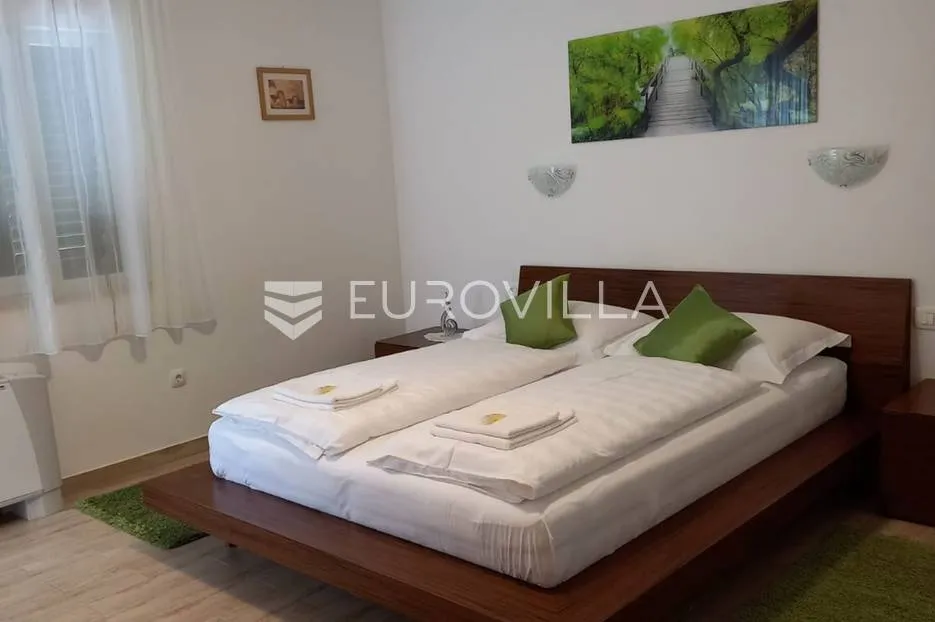 zagvozd, lijepa kuća na jedinstvenoj lokaciji - slika 13