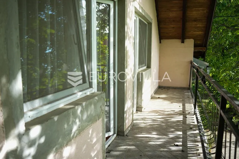 tovarnik, izuzetna prilika, prostrana kuća s tri stana i okućnicom od 1.949 m² - slika 17