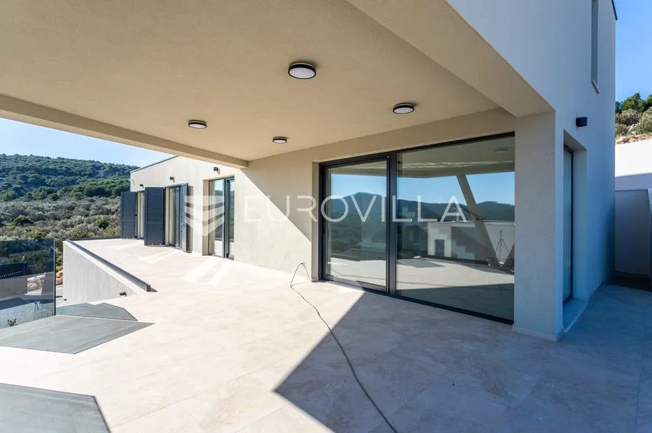 otok murter, betina, prekrasna villa s bazenom - slika 31