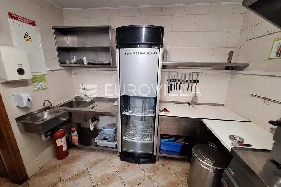 karlovac, poslovni prostor, restoran 300 m², odlična lokacija, sav inventar - slika 15