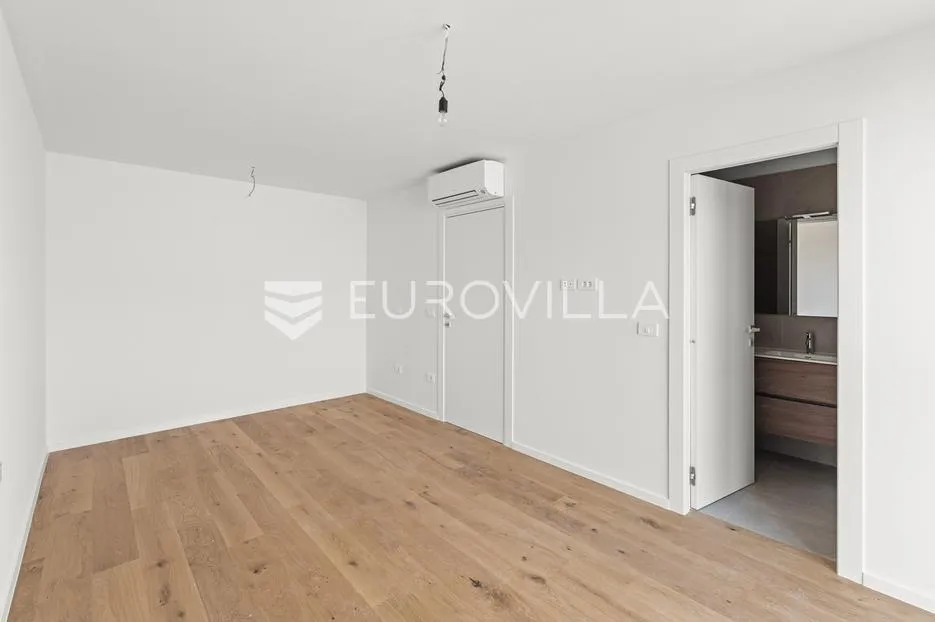 istra, novigrad, stan s 2 spavaće sobe na 1. katu 98 m² parkirno mjesto - slika 12