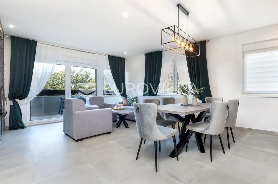 istra, okolica rovinja, predivan namješten dvosoban stan 85 m² 800m od mora - slika 2