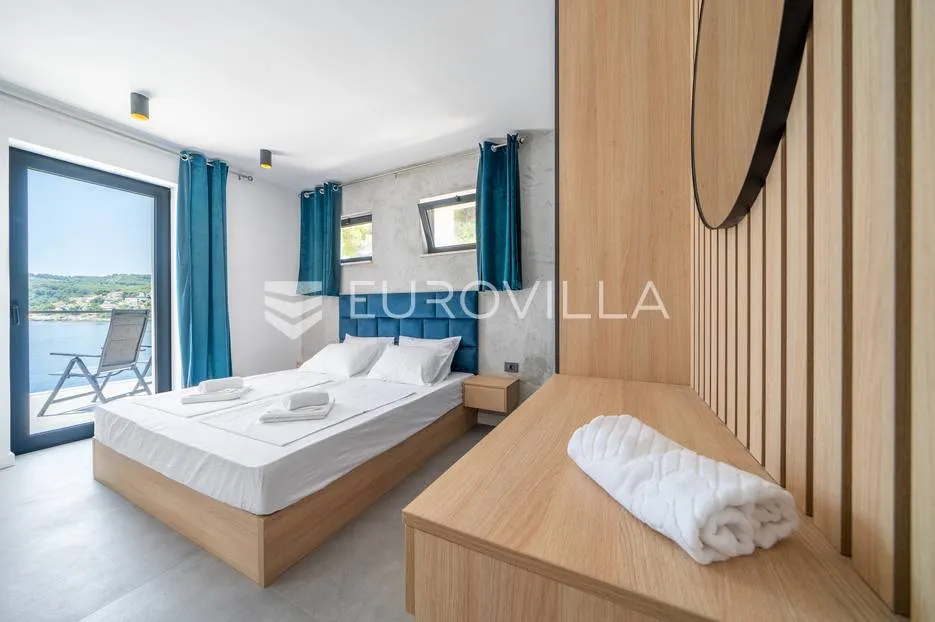 brač, vila na prekrasnoj poziciji 1. red uz more - slika 15