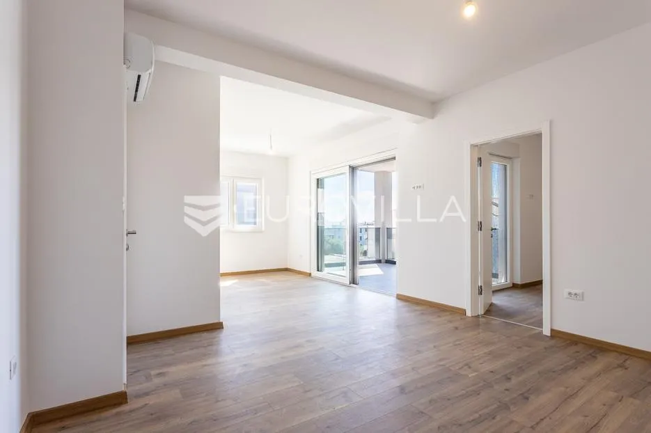 vodice, moderna dvojna kuća s bazenom, novogradnja 169,89 m² - slika 14