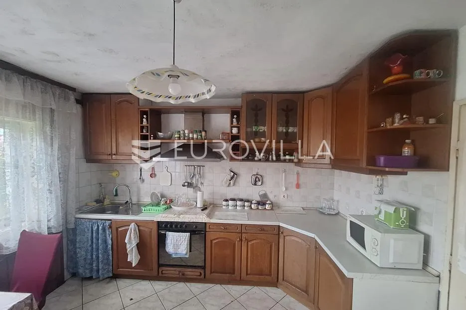 karlovac, rečica, kuća 140 m², gospodarske zgrade 350 m² - slika 4