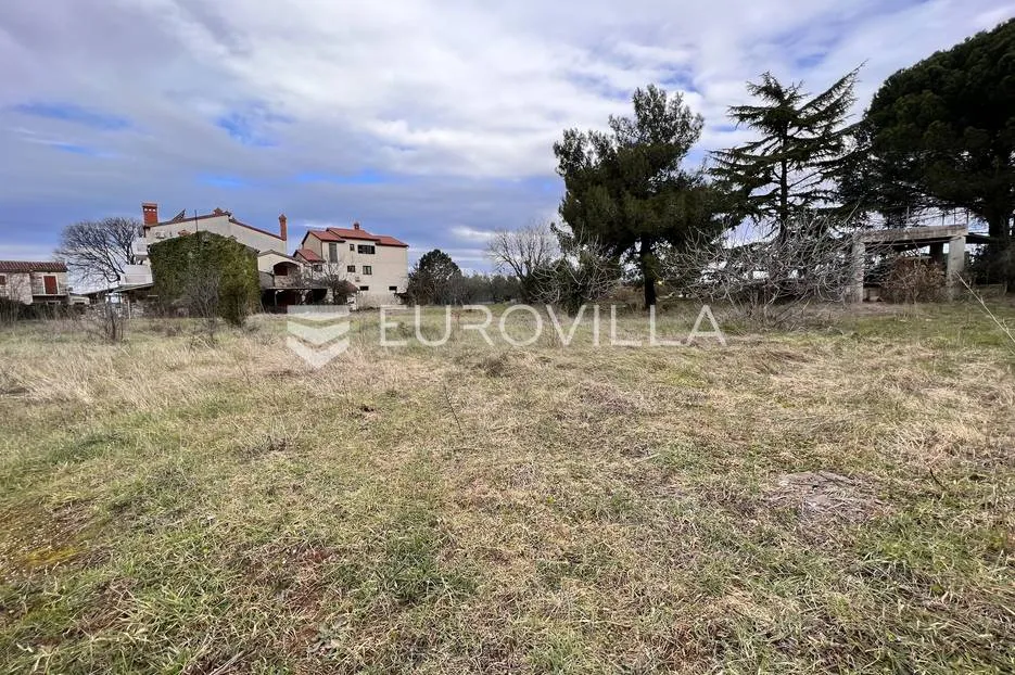 istra, valbandon - građevinska parcela na mirnoj lokaciji, 1940 m2 te kuća 146 m2 - slika 3