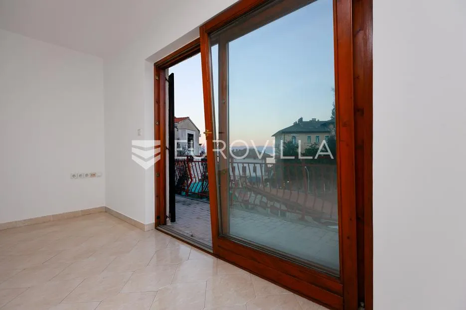 lovran, centar, četverosoban stan od 109 m², pogled na more, 20 m od plaže - slika 2