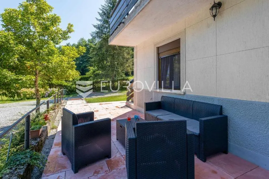 gorski kotar, brod na kupi, kompletno uređena kuća 250 m², jacuzzi, garaža - slika 27