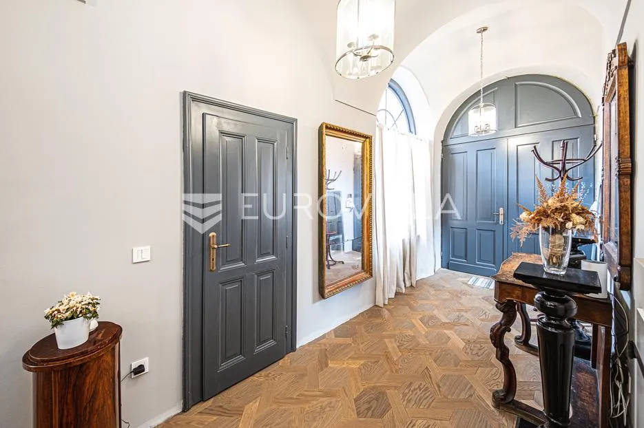zagreb, gornji grad, demetrova ulica, luksuzan peterosoban stan 260 m² u palači s atrijem - slika 3