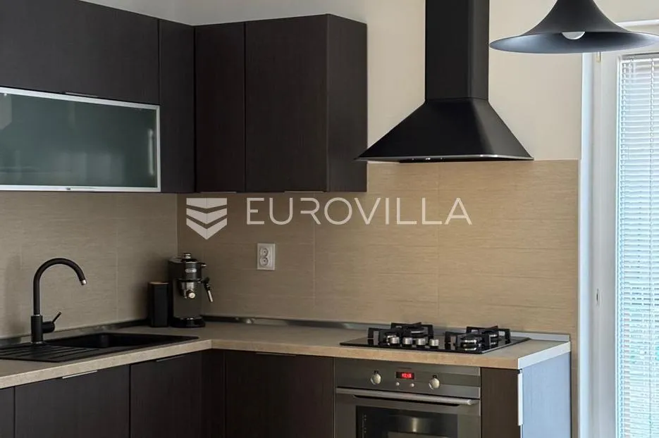istra, pula, renovirana i namještena kuća nedaleko pulske arene, 93 m², dvorište 63 m² - slika 8