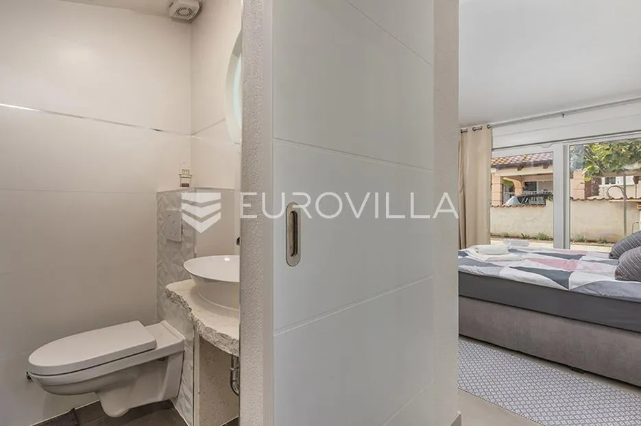 istra, poreč, moderna prizemnica s bazenom i centralnim grijanjem - slika 32