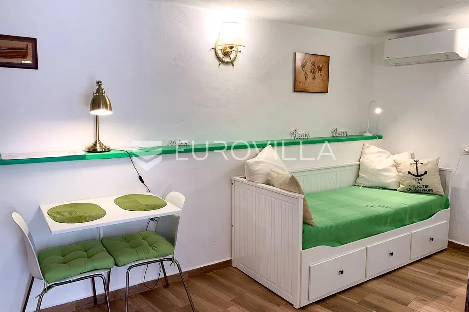 otok krk, baška, predivna kuća s dva apartmana 80m od mora - slika 1