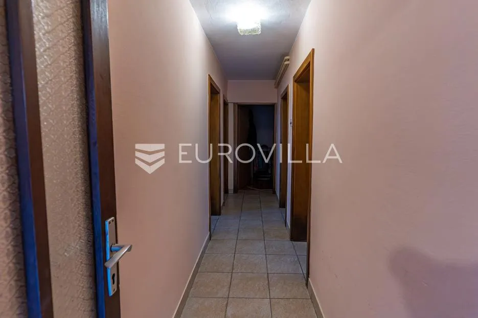 požega, prostrana kuća s dva stana i vrtom - slika 27
