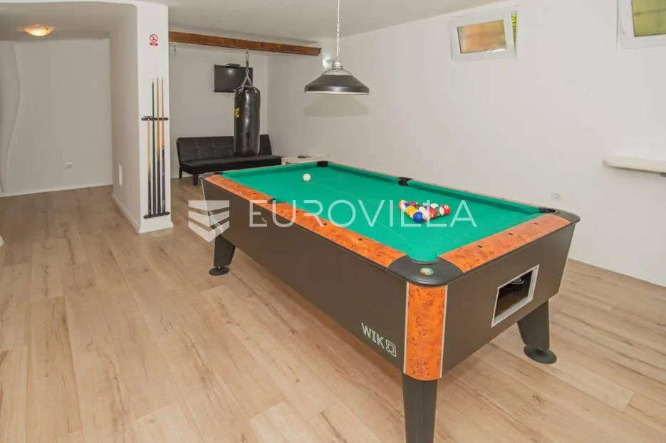 istra, medulin, lijepa samostojeća kuća na uređenoj okućnici s bazenom - slika 25