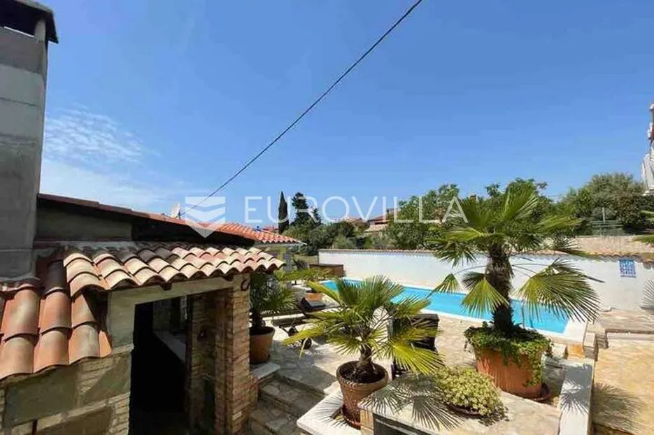 istra, pula - veli vrh, dvije samostojeće prizemnice sa bazenom nkp 50 m2 i 90 m2 - slika 7